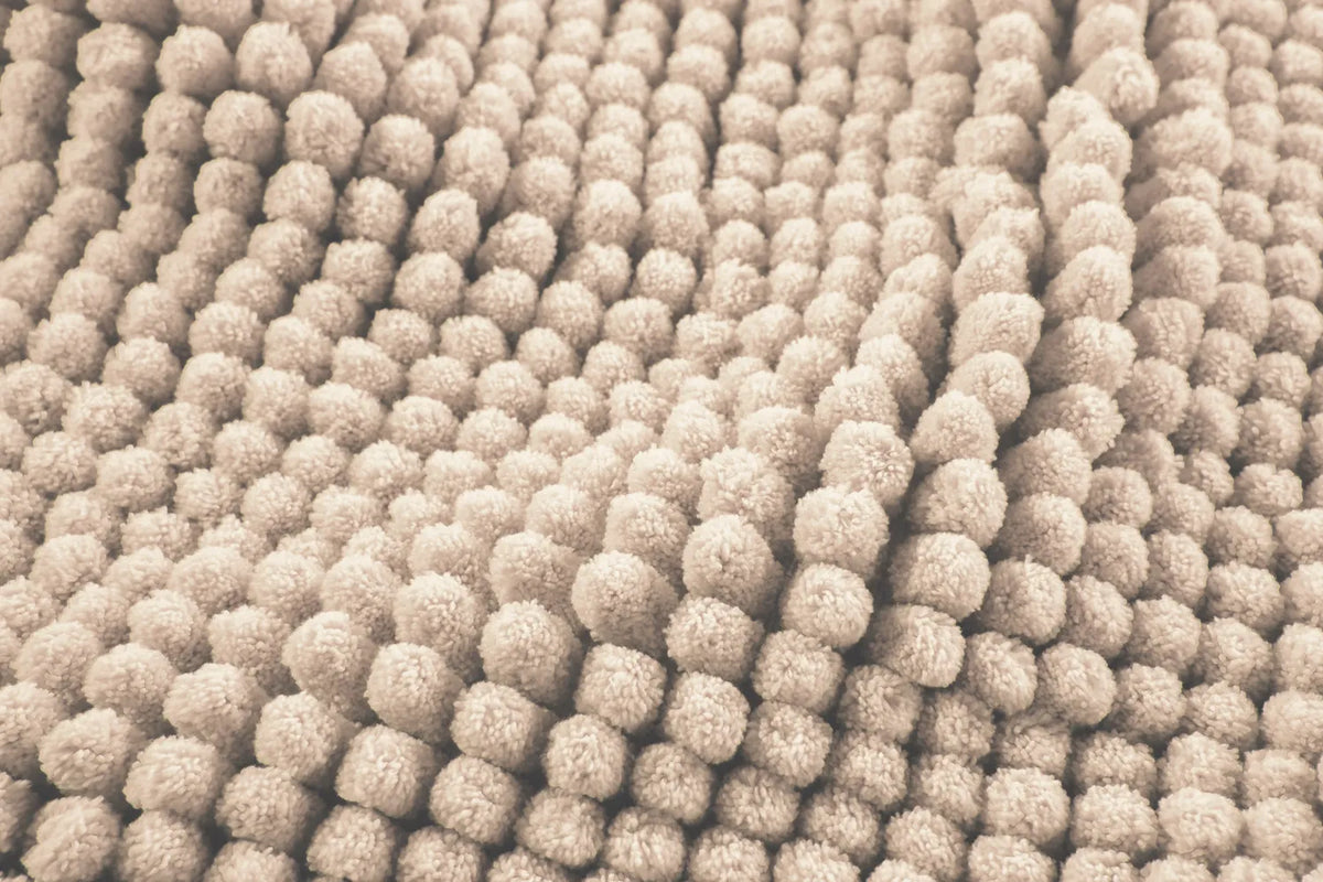 Super-Soft Badematte beige – flauschige, extra weiche Oberfläche mit rutschfester Struktur, ideal für Bad & Dusche
