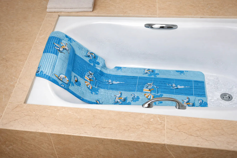 Badewanneneinlage Maritim rutschhemmend mit Kopfkissen und Saugnäpfen, blaue maritime Antirutschmatte in der Badewanne